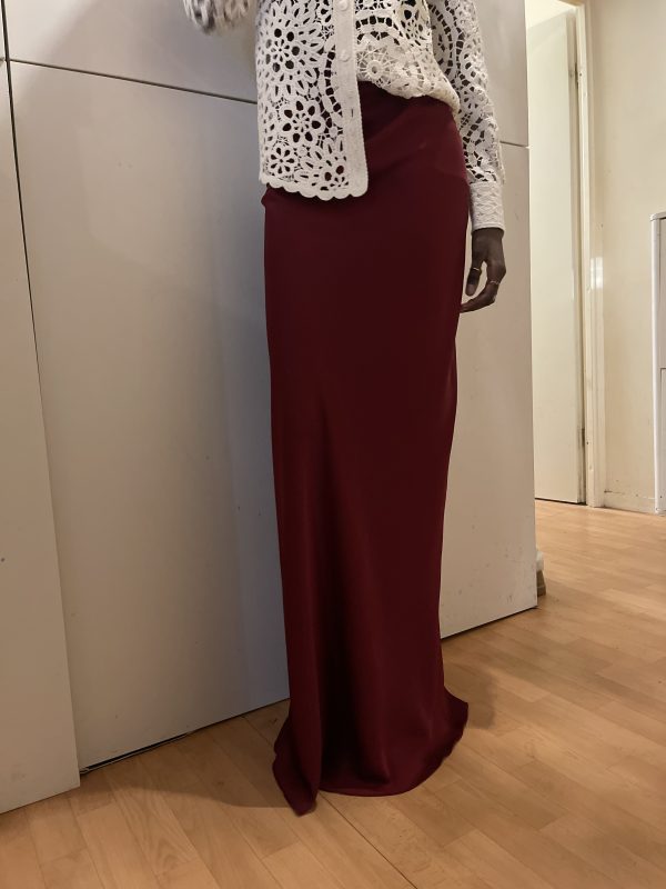 jupe en satin , jupe satiné grande taille tall, curvy , curvy girl, mastour, jupe longue